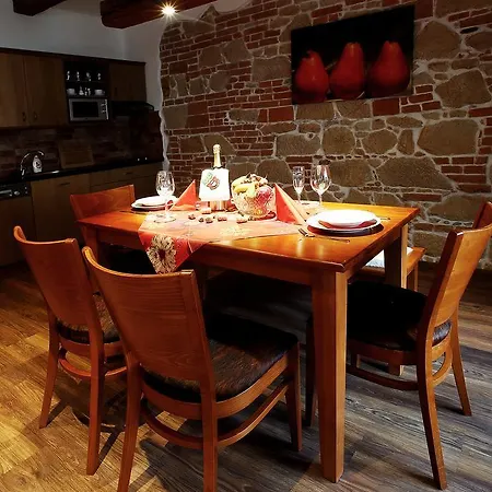 Apartmán Apartments&suites žlutá Hruška