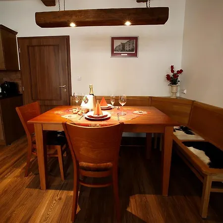Apartmán Apartments&suites žlutá Hruška Plzeň