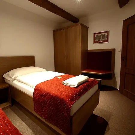Apartments&suites žlutá Hruška