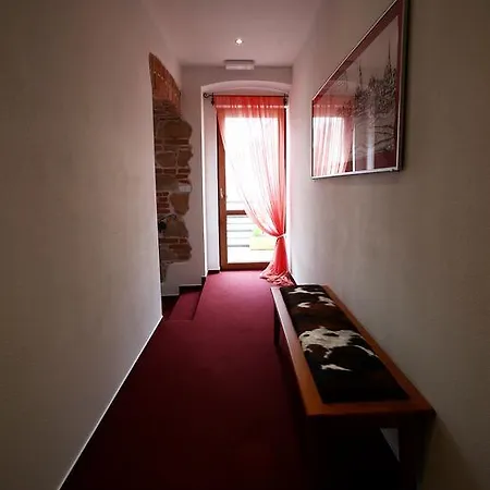 & Zluta Hruska Plzeň