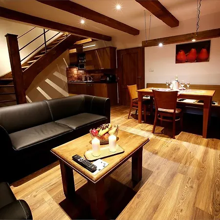 Apartments&suites žlutá Hruška Apartmán *